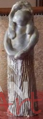 statue